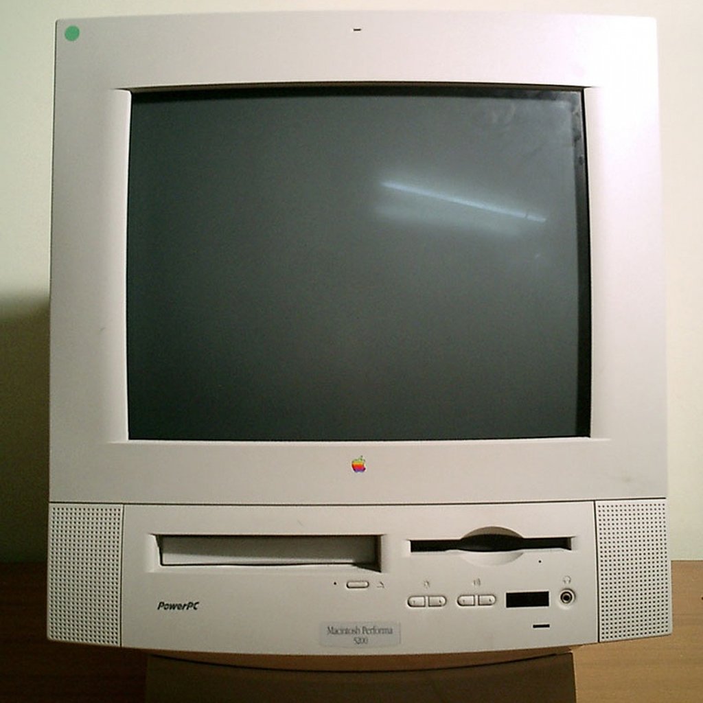 (1995) Power Macintosh 5200 LC